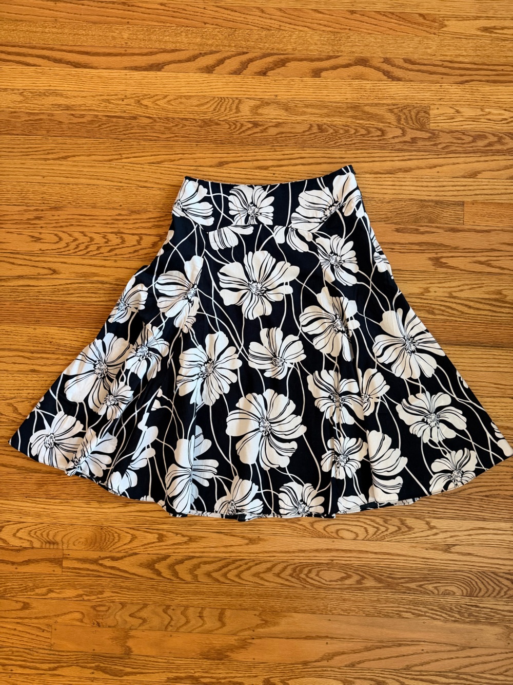 Jones New York Signature Floral Skirt Black White Ivory A-Line Midi Size 8